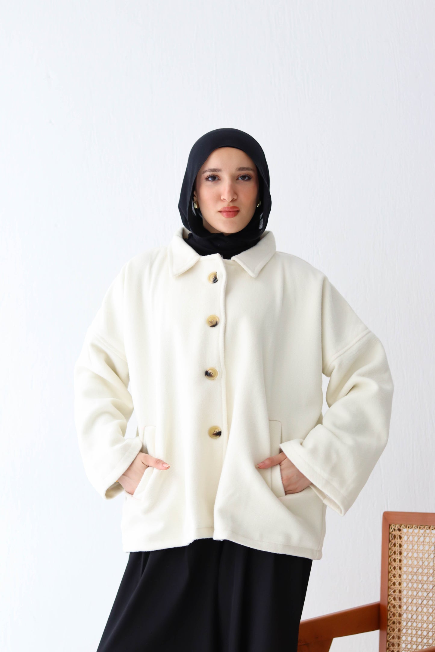 Cozy Buttoned Jacket - in cream
