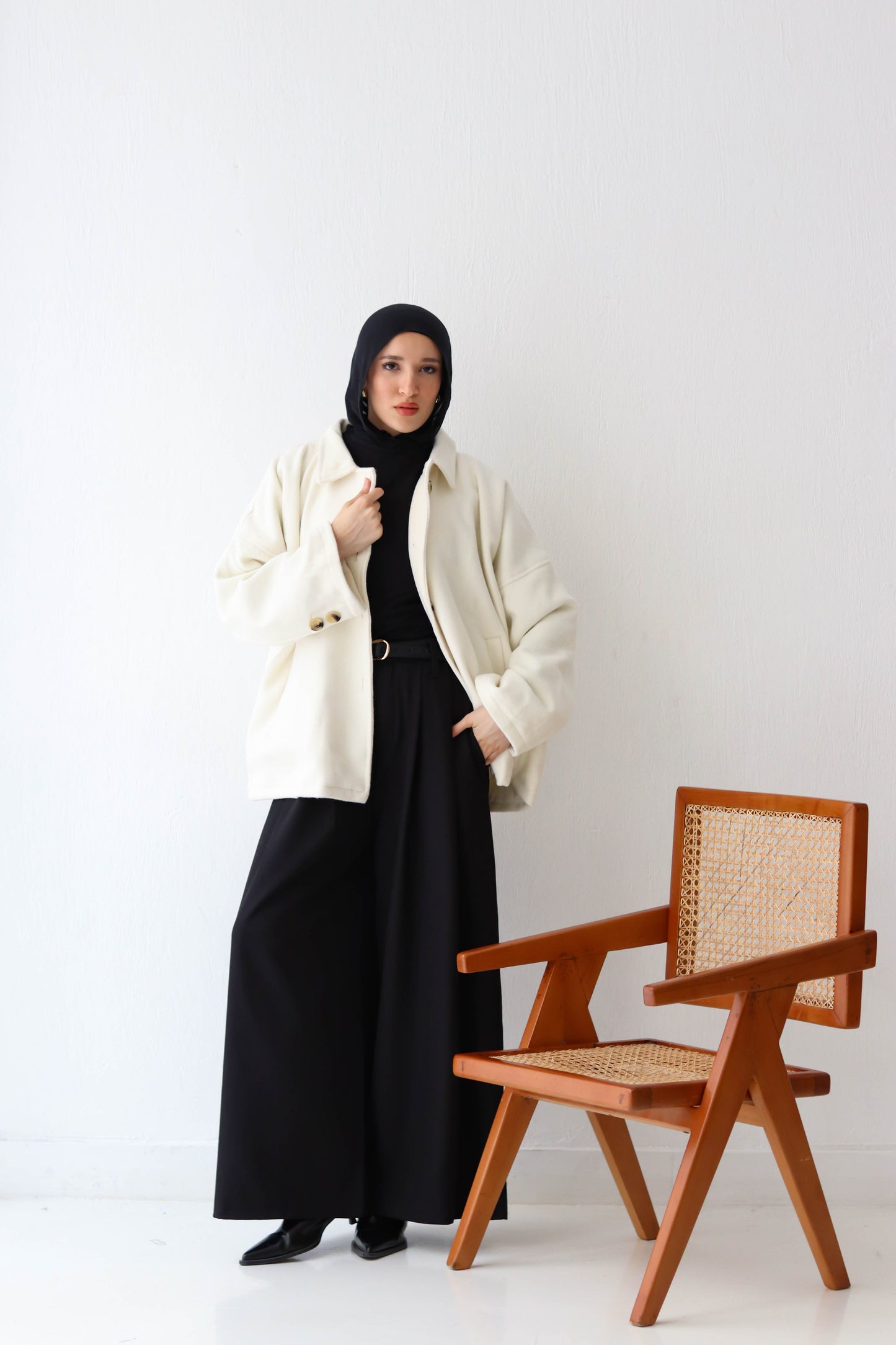 Cozy Buttoned Jacket - in cream