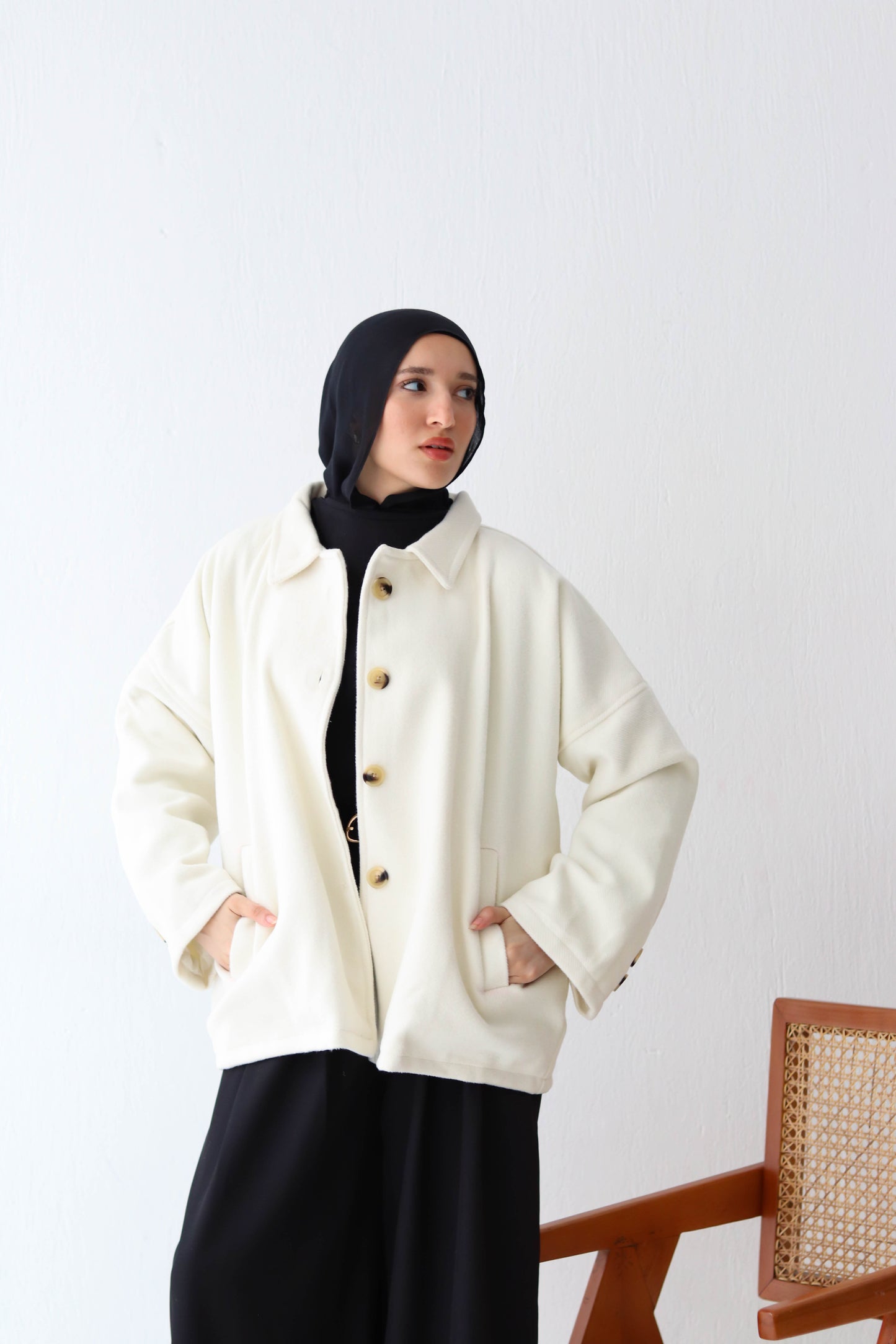 Cozy Buttoned Jacket - in cream